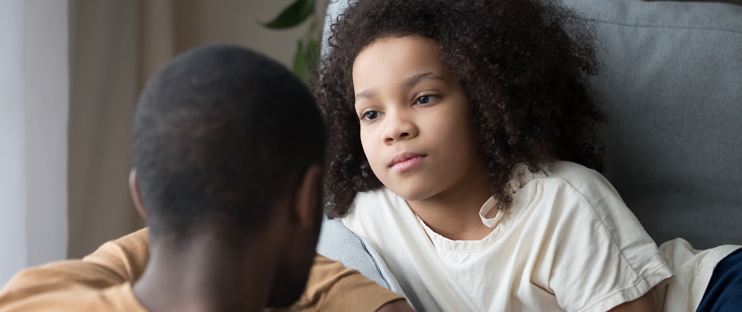 girl-and-dad-chat