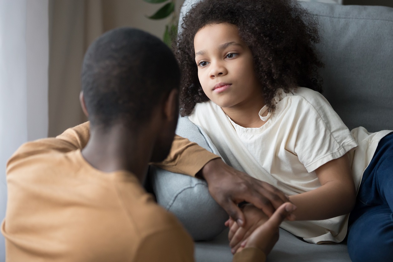 girl and dad talking news discuss child conversation mental health